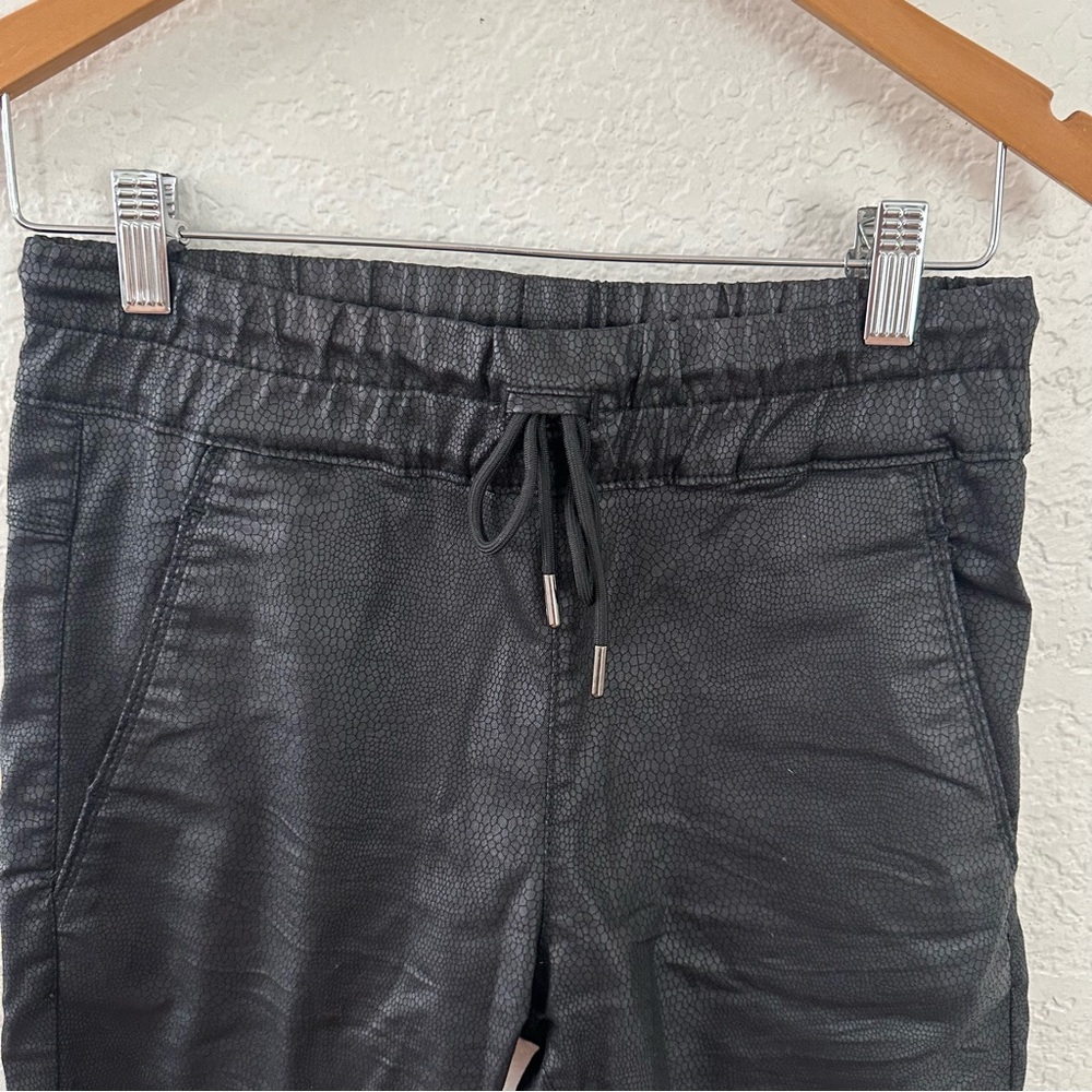 Bevy Flog Shely Black Snake Print Pant size 26 - Picture 3 of 6
